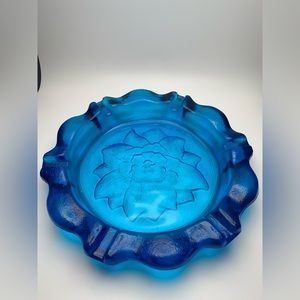 Gorgeous Vintage 1970’s Tiara Lotus Flower Blue Glass Retro Ashtray